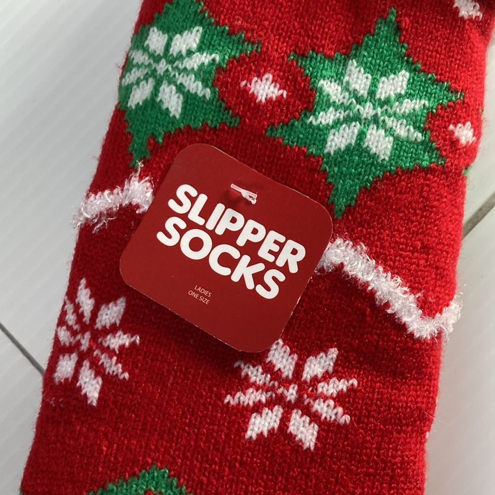 Slipper Socks Sherpa Lined Christmas Holiday Snowflakes Red White Green One Size